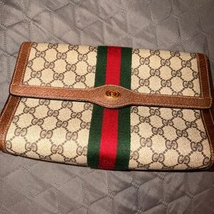 Gucci Beige and Red Signature Clutch